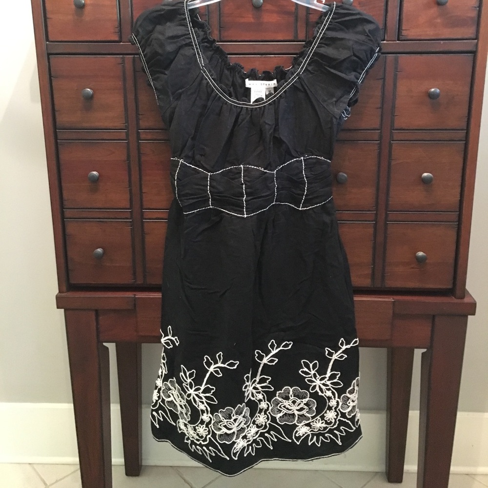Black and white linen dress