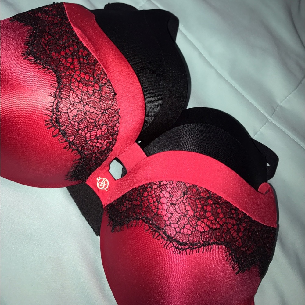 New With Tags Victoria's Secret Bombshell Bra's