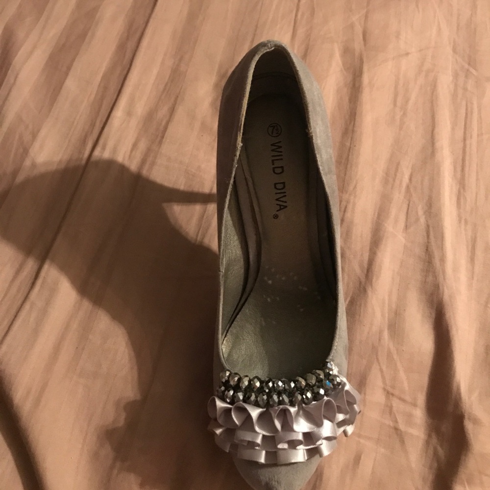 Heels grey