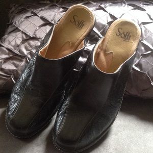 Sofft Embossed leather mules