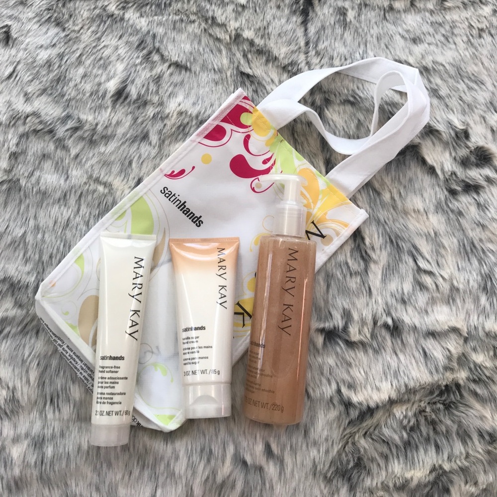 Mary Kay Satin Hands Gift Set