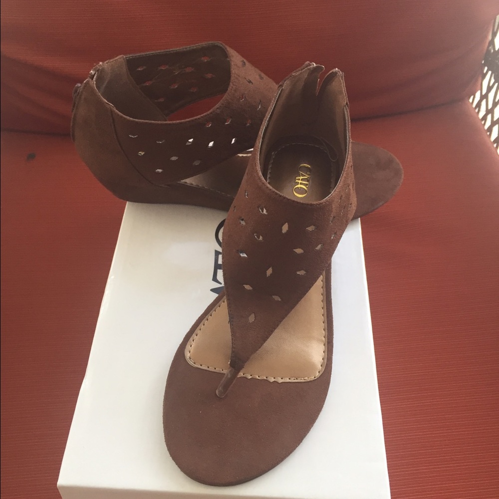 NWOT- Cato sandals
