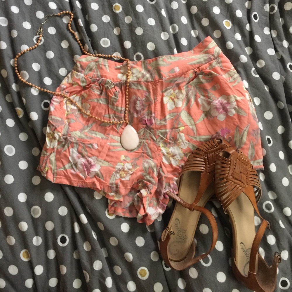 American Eagle Summer High Rise Shorts L