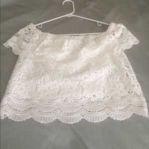 🌸 super cute off shoulder crop top 🌺