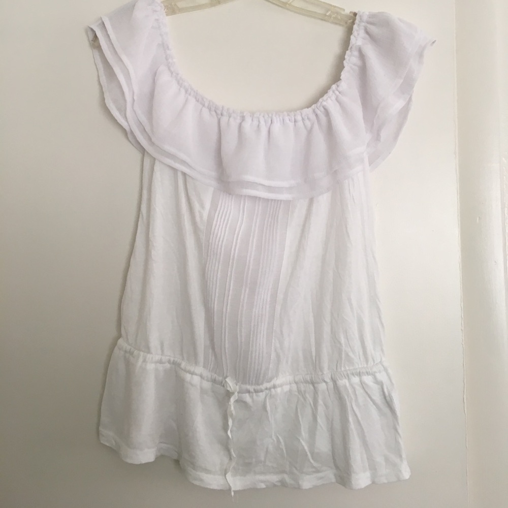 Aeropostale cute white top size Medium