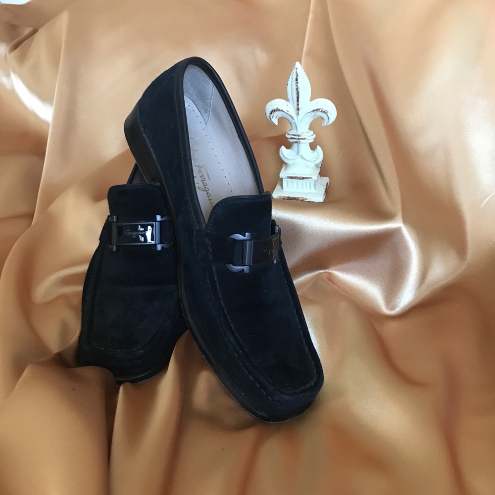 Salvatore Ferragamo navy suede flats