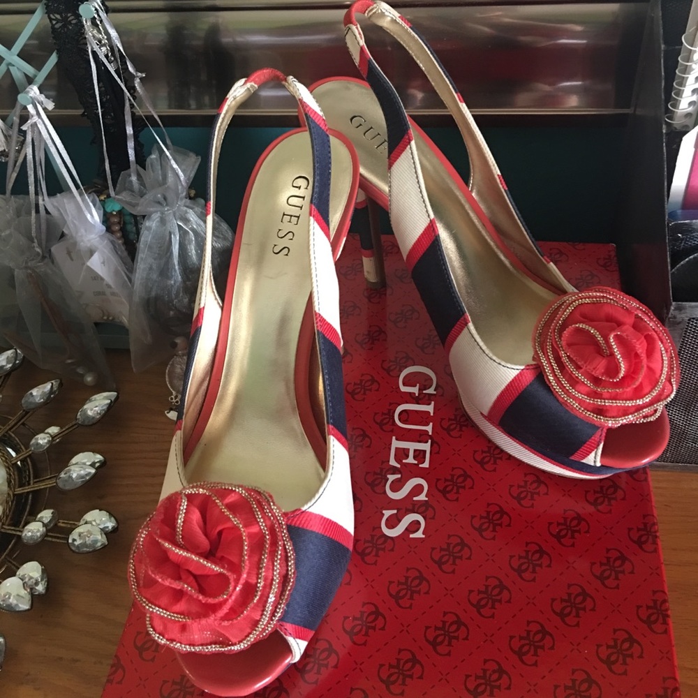 MULTICOLORED HEEL SANDALS W/ FLOWER EMBELLISHMENT