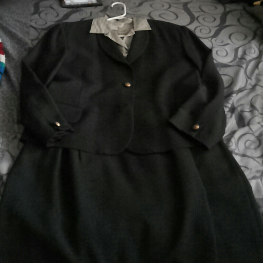 Green size 16 suit