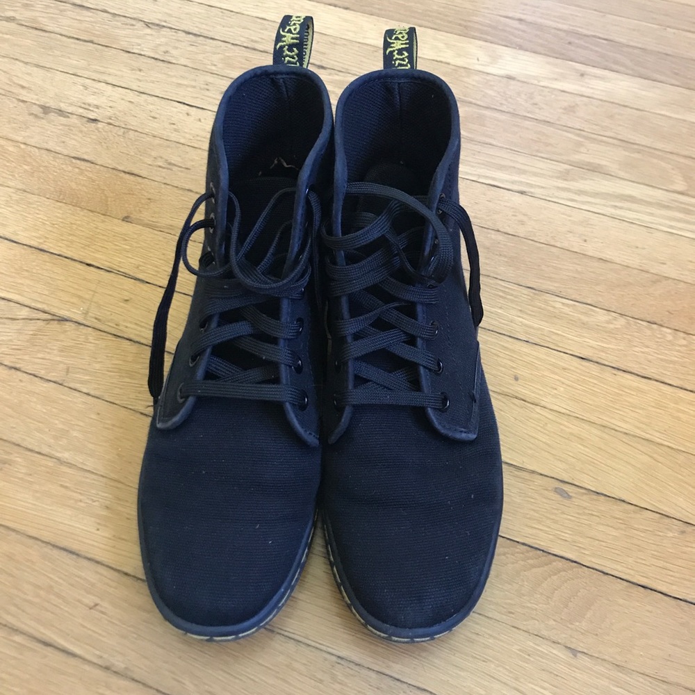 Dr. Martens Shoreditch black boots.