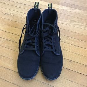 Dr. Martens Shoreditch black boots.