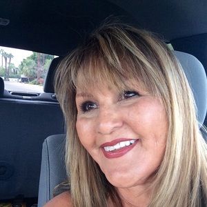 Meet your Posher, Dee