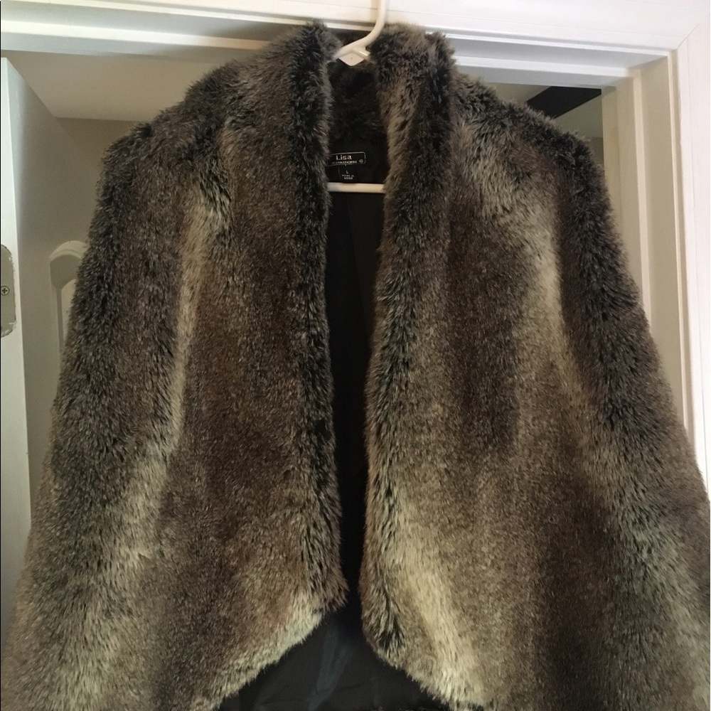 Faux fur vest. Size Large.