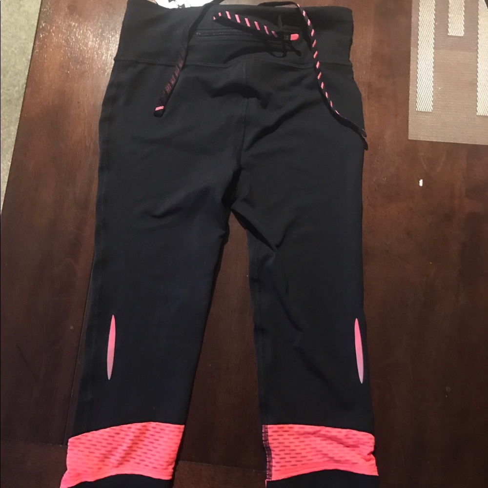 New under armour fly-by compression Capri