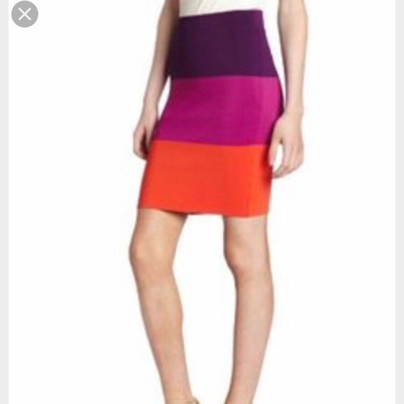 Bcbg body con "scarlet" skirt in Bordeaux!! - Picture 1 of 1