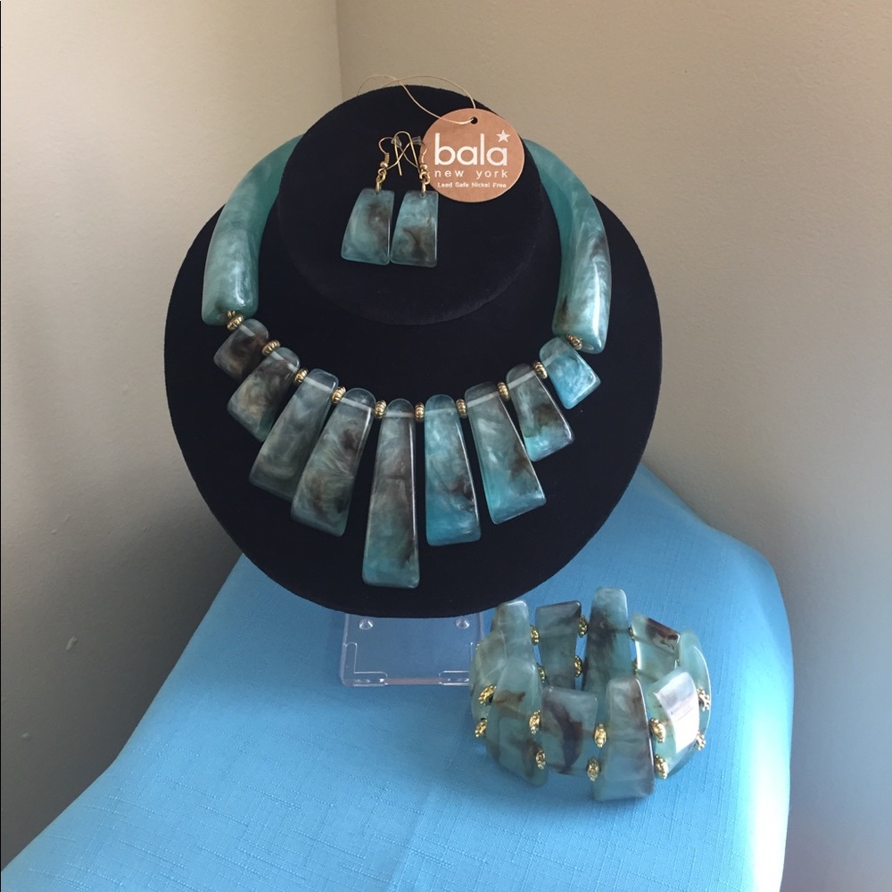 Bala Turquoise and Gold Necklace Set