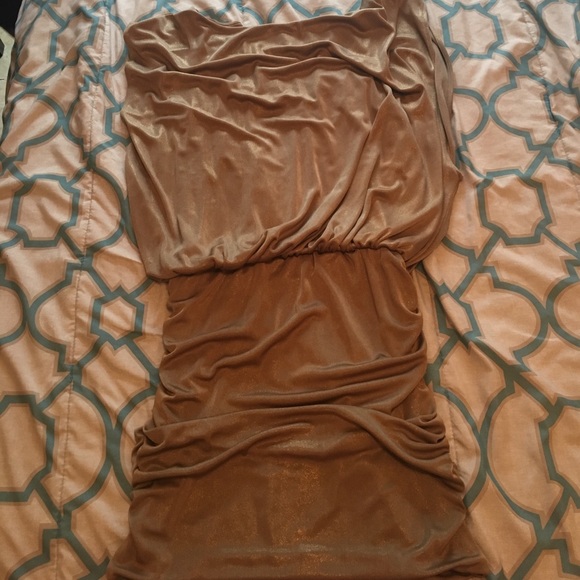Beautiful gold dress! - Picture 1 of 3