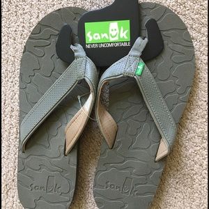Size 10 men's Sanuk flip flops