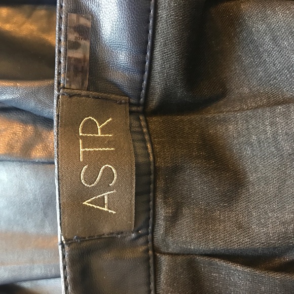 ASTR MINI SKIRT - Picture 3 of 4