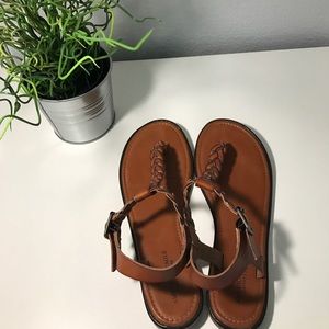 American Eagle T Strap Sandals!!✨
