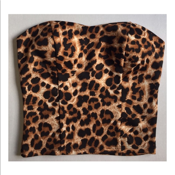 Tops - 🆕Leopard print strapless crop top NWT🆕⚡️