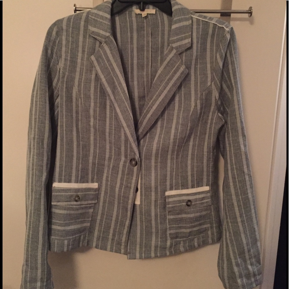 Grey/white blazer