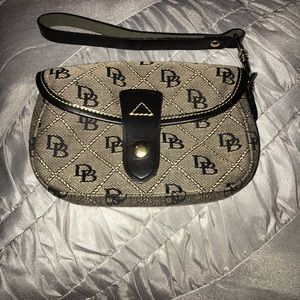 NWOT Dooney & Bourke wristlet
