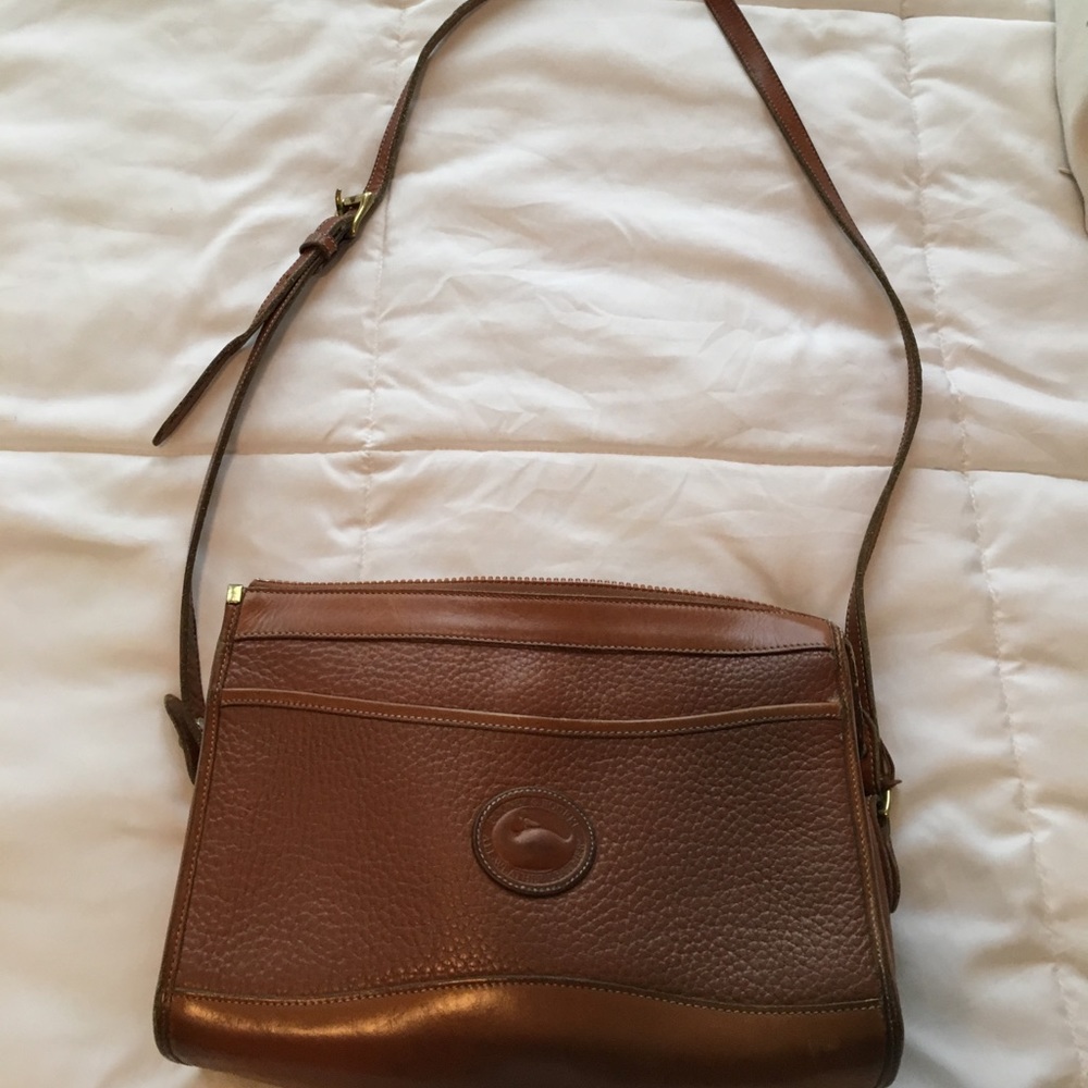 Tan vintage Dooney & Bourke messenger crossbody