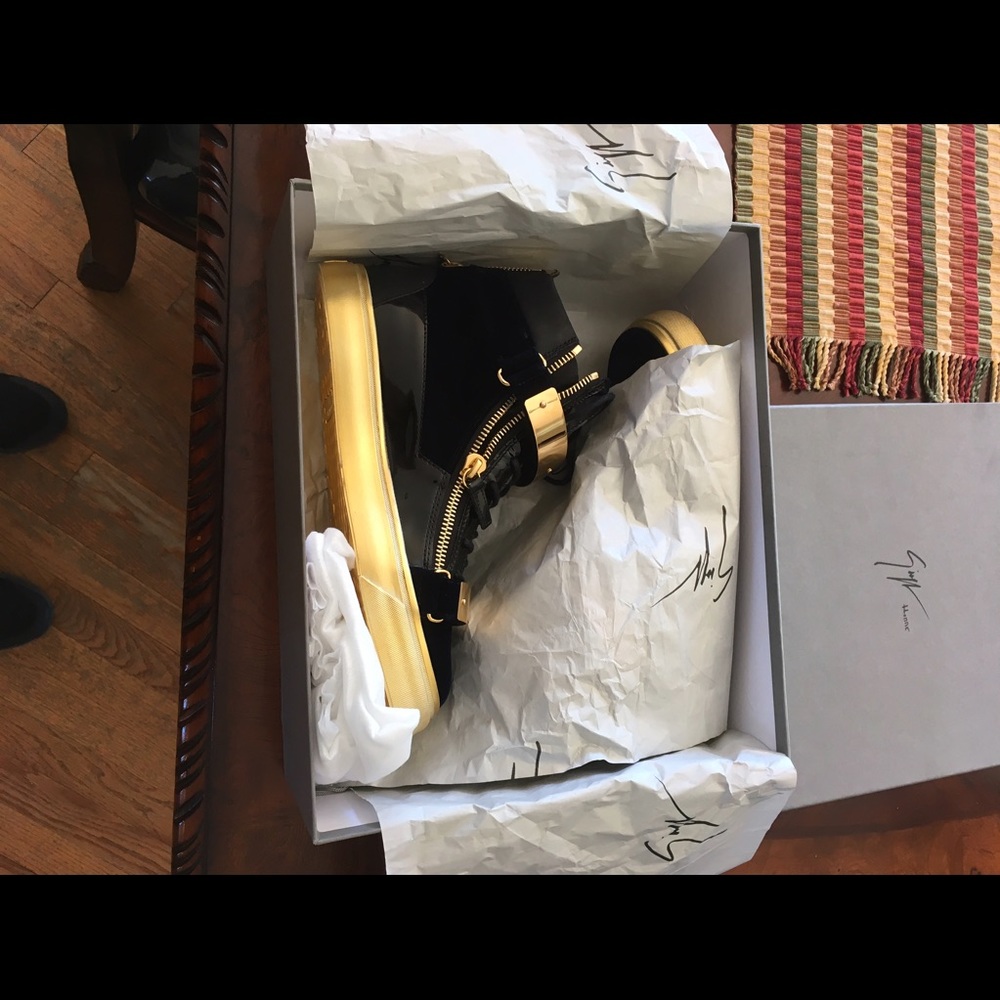 Giuseppe Zanotti Coby