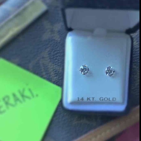 💎 🎉 2.0CT Simulated Diamond 14K Yellow Gold Stud - Picture 4 of 5