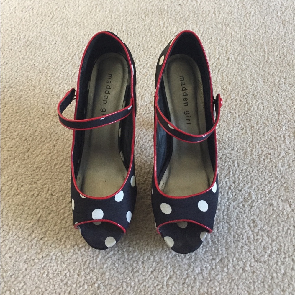 Super cute & fun  heels, worn twice 4 1/2" heels