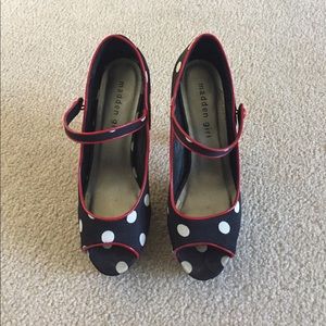 Super cute & fun  heels, worn twice 4 1/2" heels