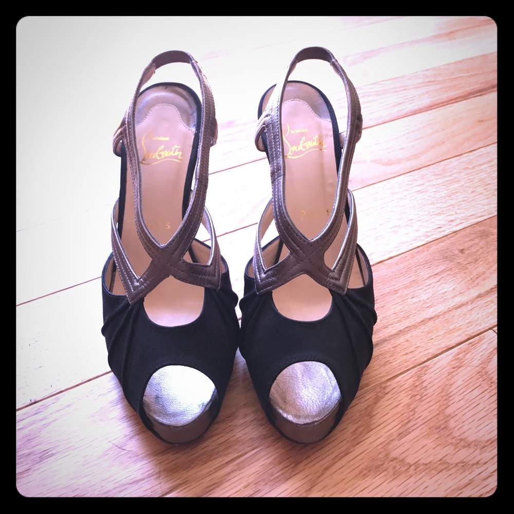 🌟Make an offer🌟 Black satin peep toe pumps!!