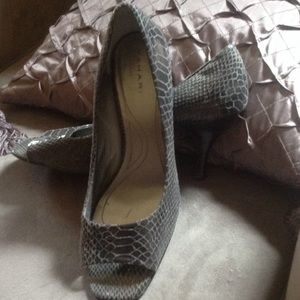 Tahari open toe/ heel