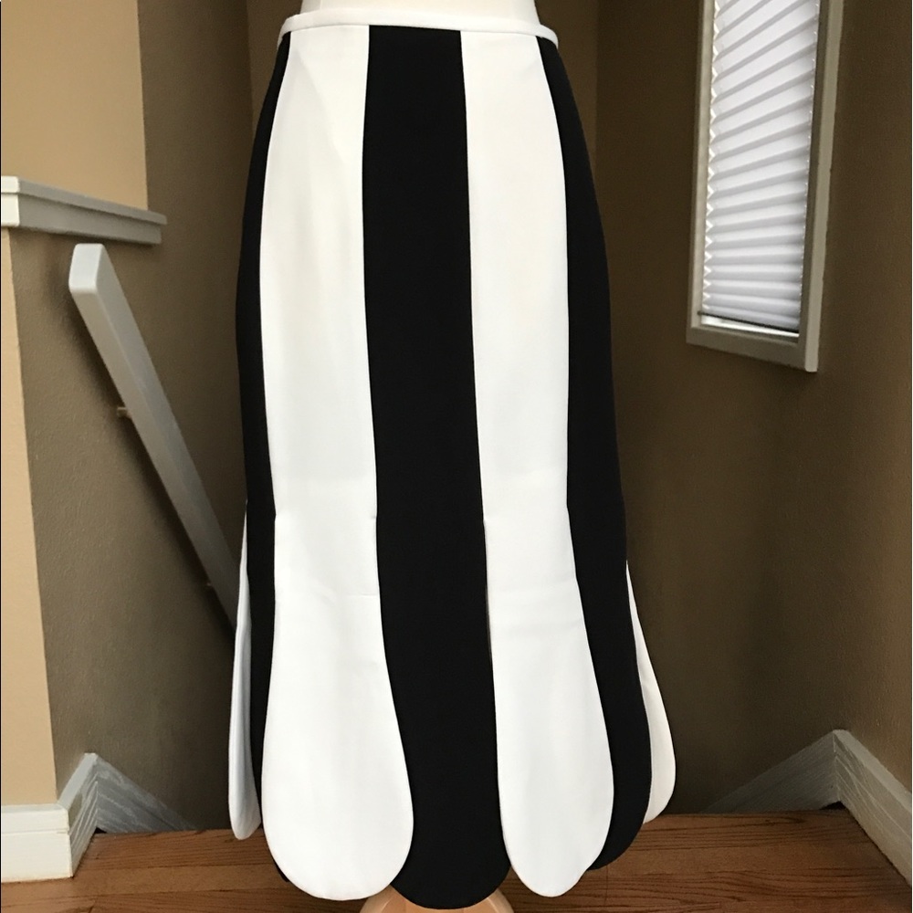 Victoria Beckham x Target Scallop Skirt SZ 6 - Picture 4 of 6