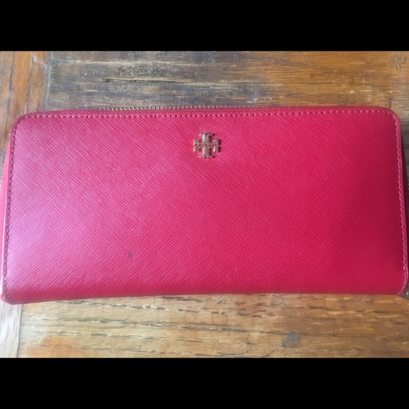 Robinson Zip Continental Wallet: Women Tory Burch Robinson Continental Wallet.
