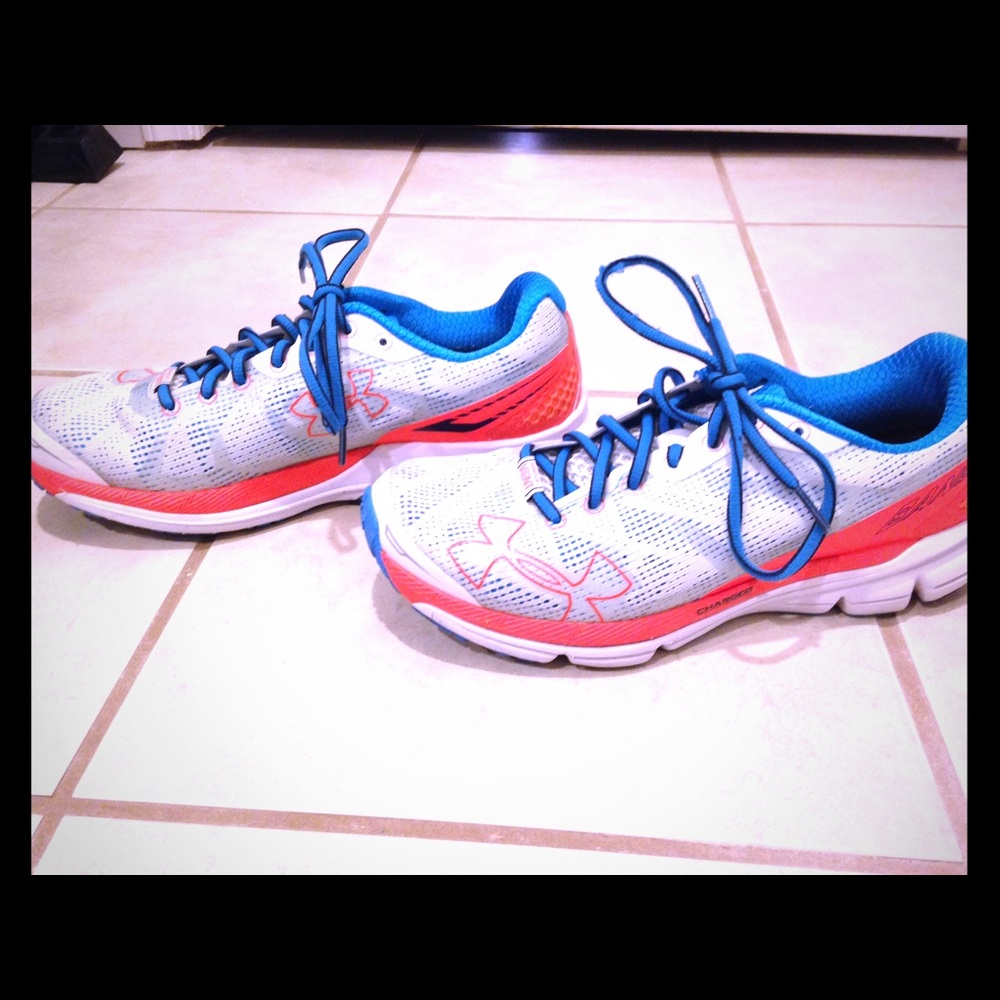 Under Armour Charged Bandit Running Shoes. 8.5W