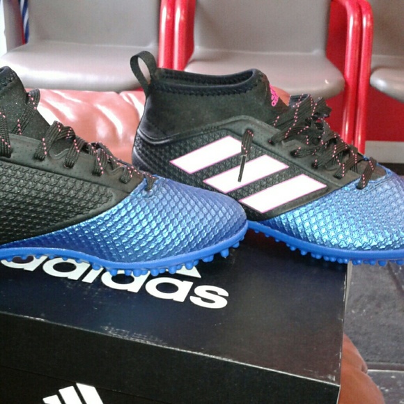 Adidas shoes soccer indoor new