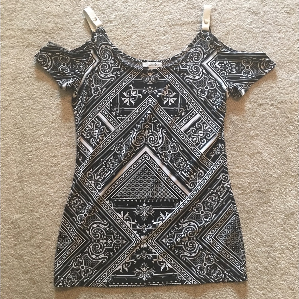 Cache NWOT Cold shoulder top