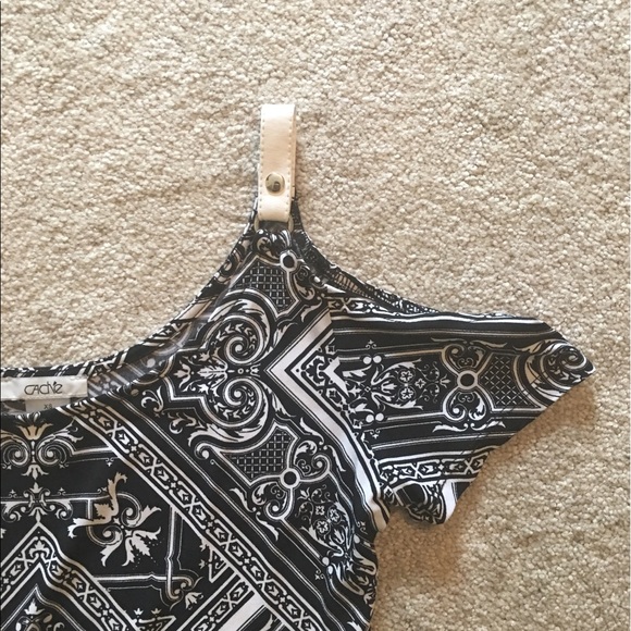 Cache NWOT Cold shoulder top - Picture 2 of 2