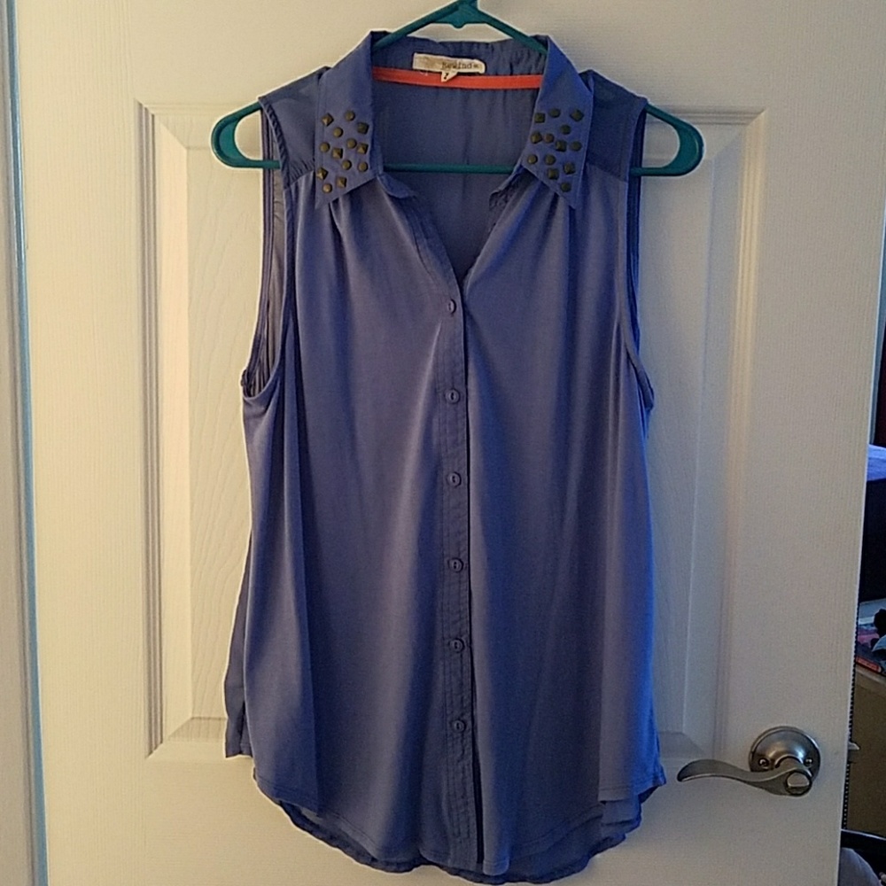 Studded collar sleeveless blouse