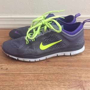 Women's Nike free running shoes