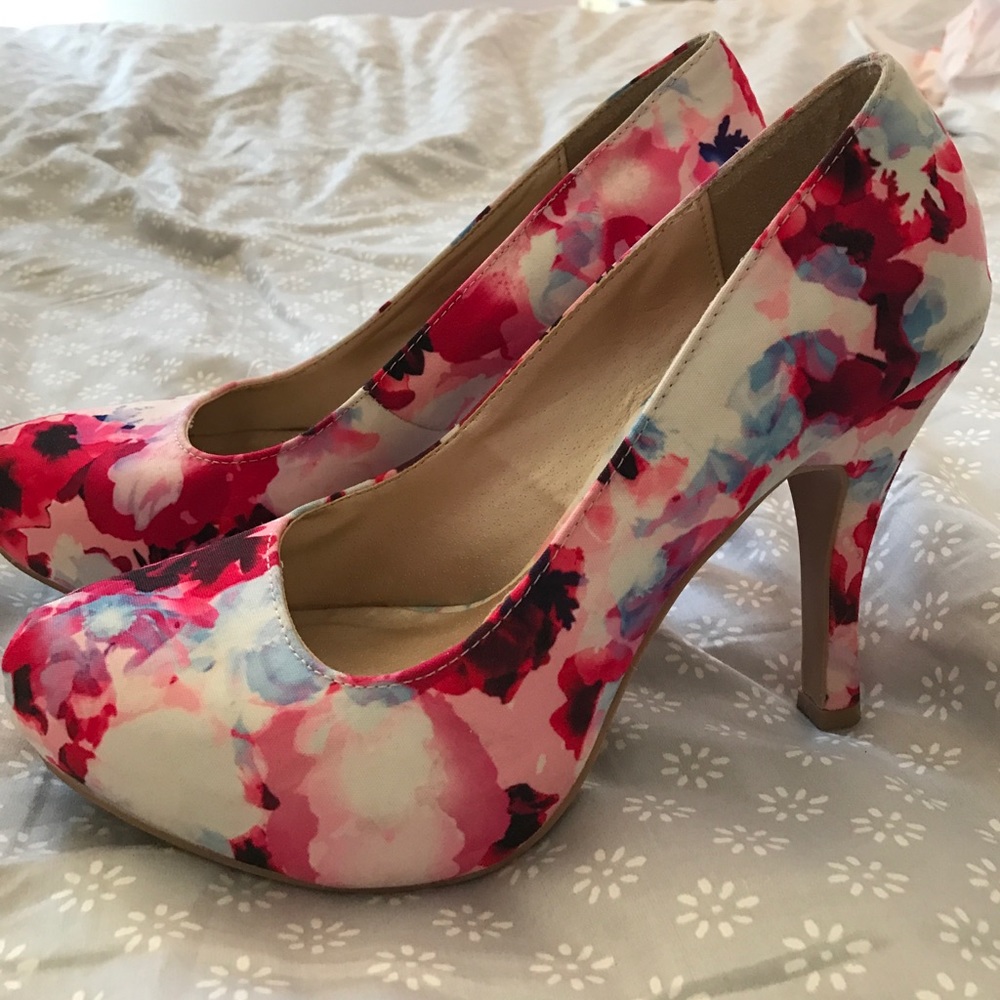Adorable floral heels!