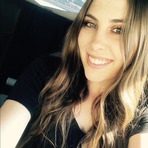 Meet your Posher, Danielle