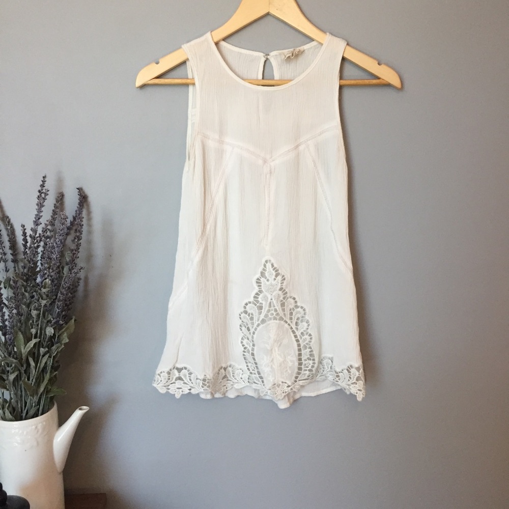 SALE! Vintage style embroidered top.