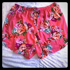Cute floral shorts!!