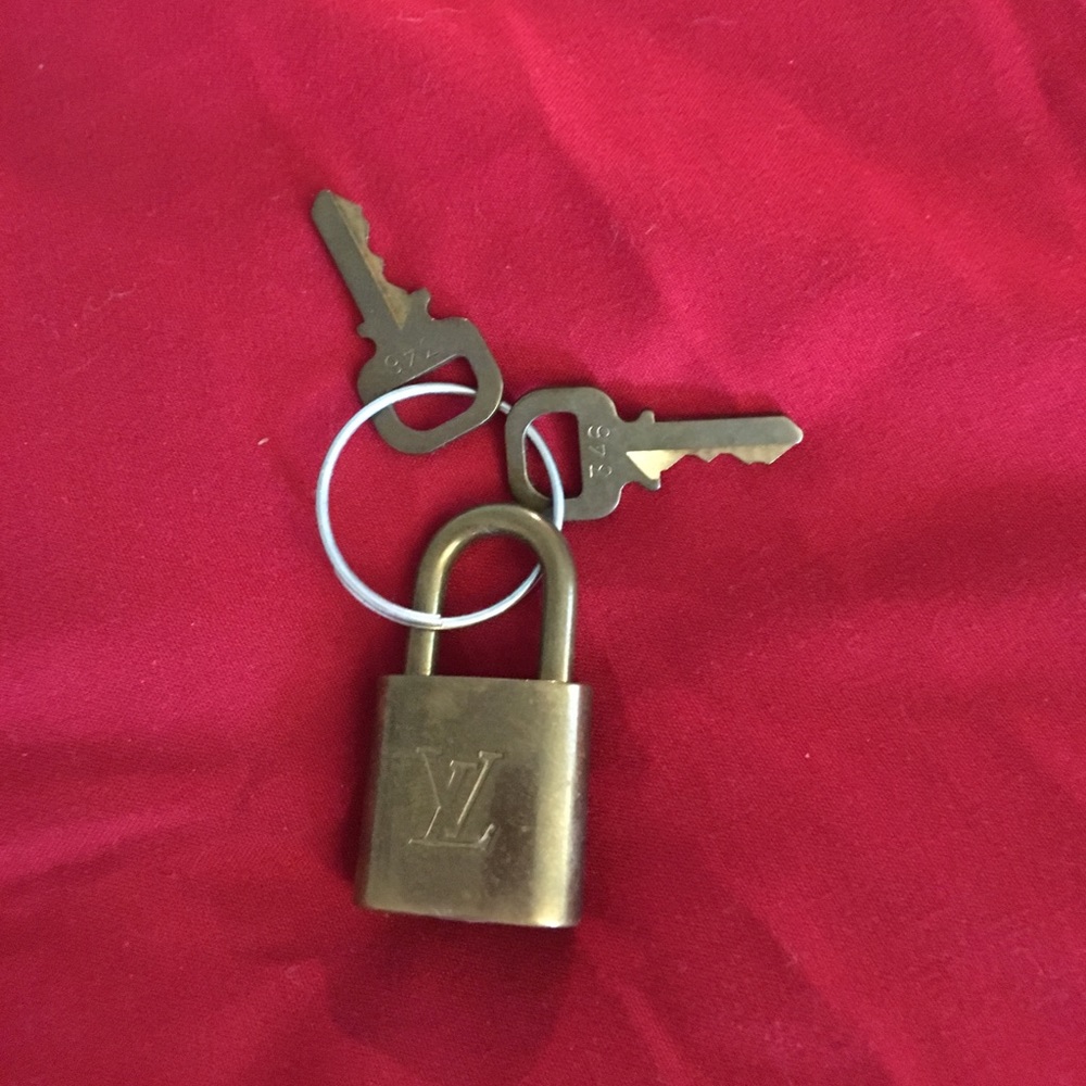 Authentic Louis Vuitton lock with keys #346