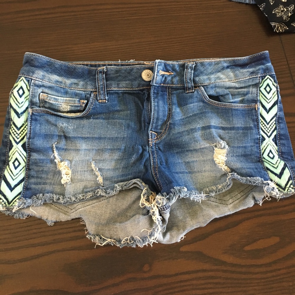Express Shorts with side detail