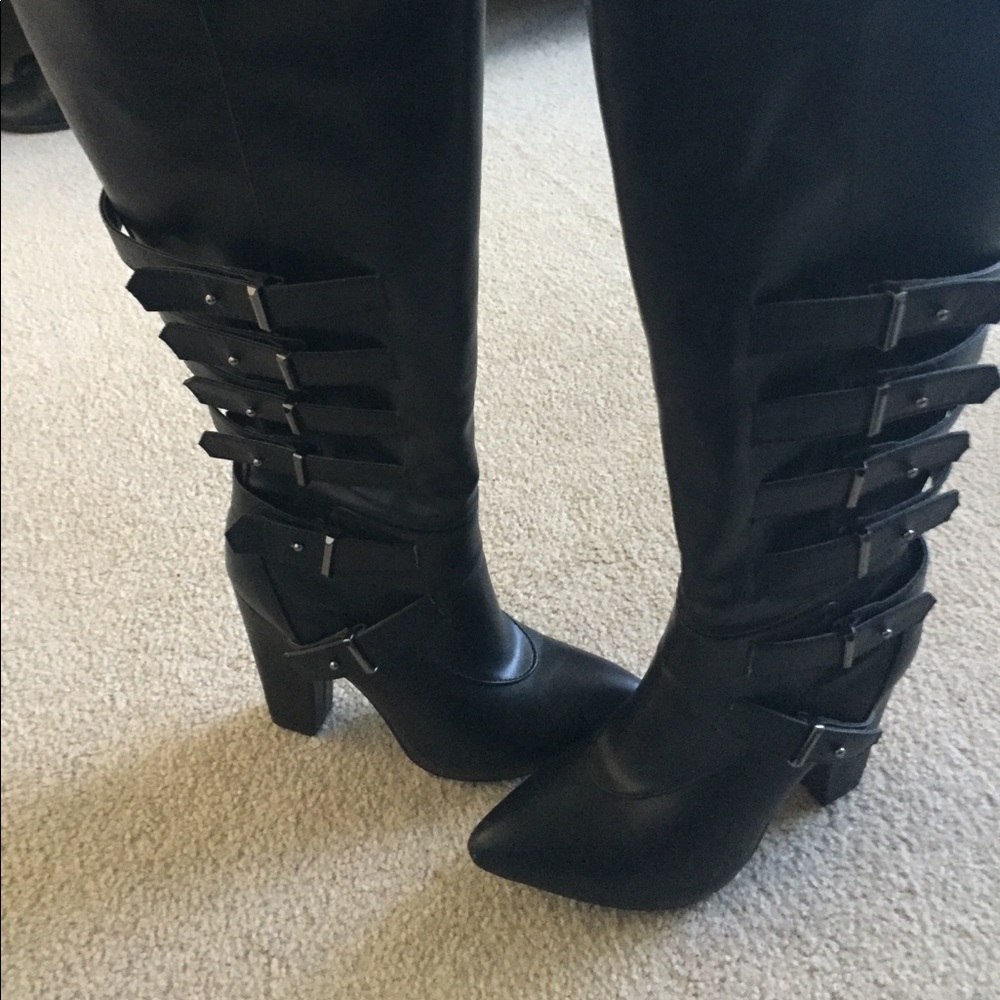 Size 7 sassy black boots, 4 1/2" heels