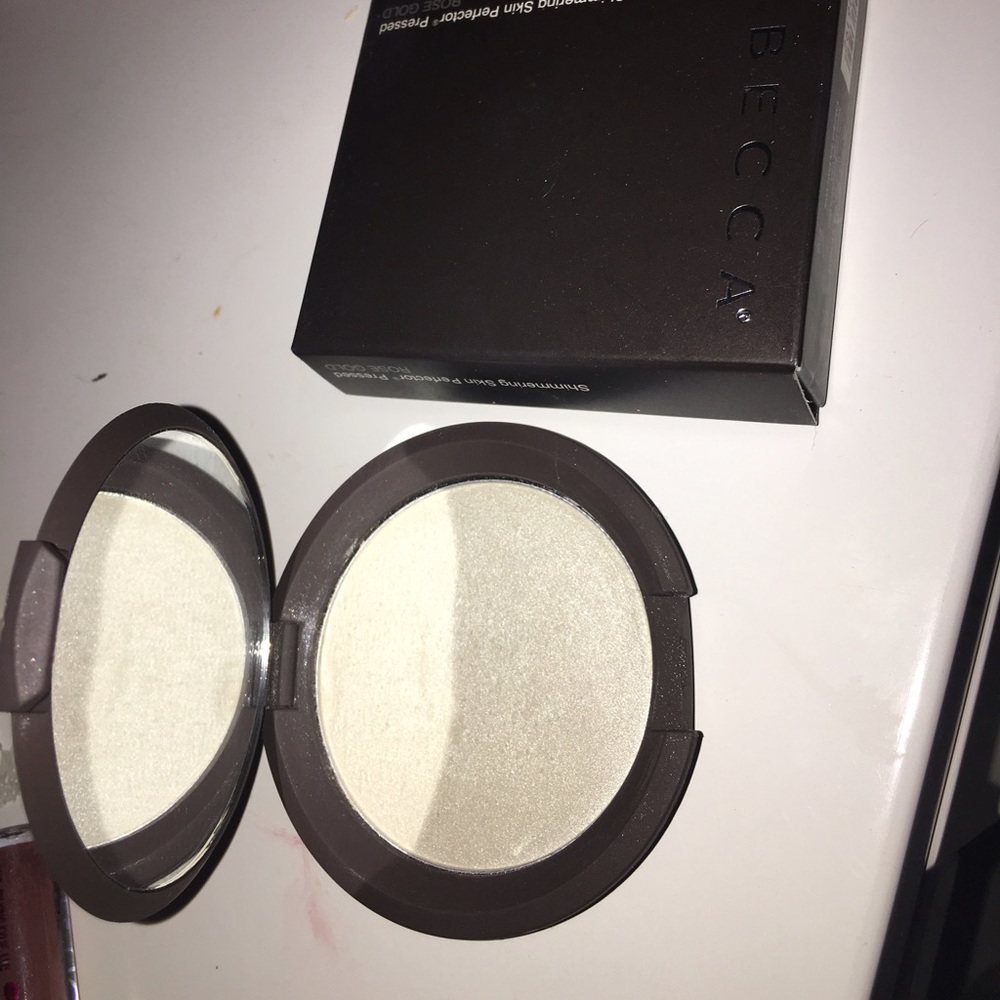 Becca highlighter ✨ pearl