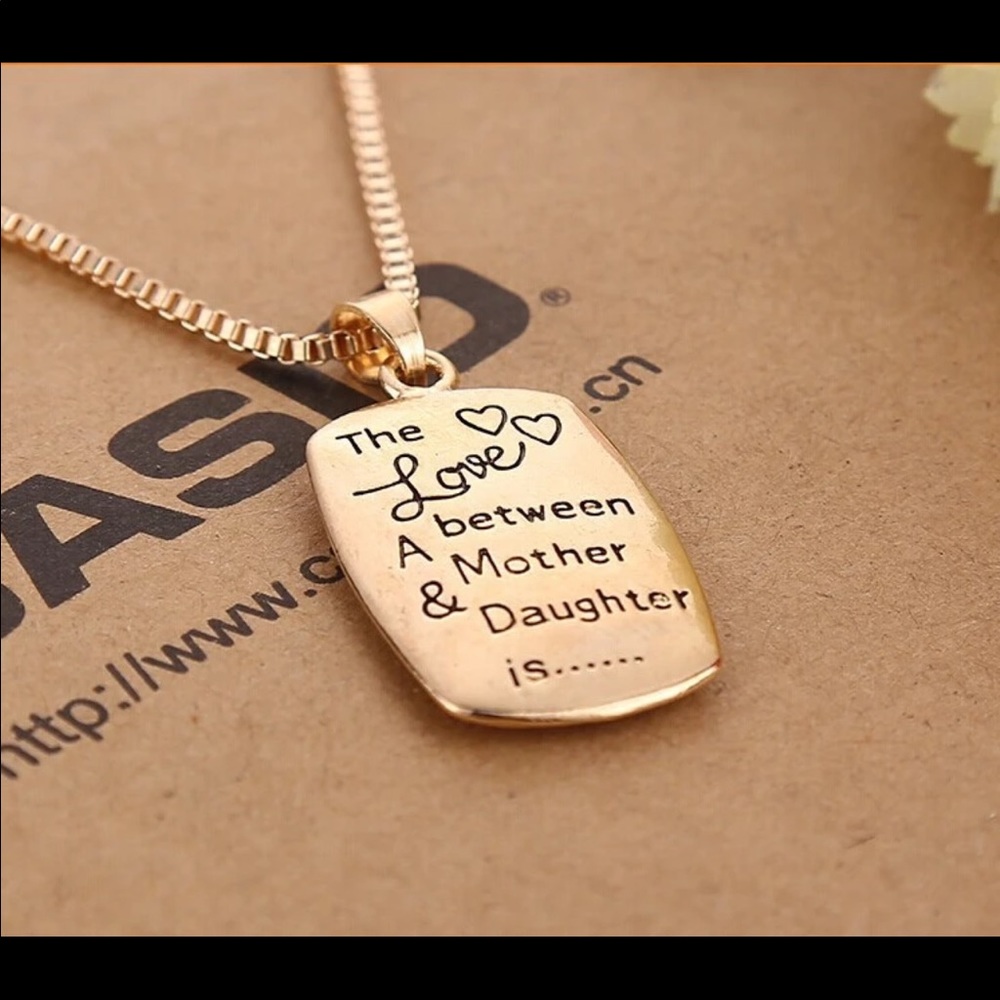 Mother daughter pendant with chain in gold